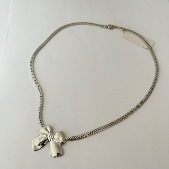 Vintage Bow Necklace Herringbone Chain Bow Pendant - Picture 2 of 4